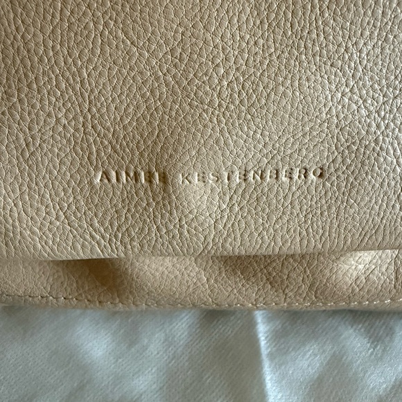 Elegant Tan Leather Shoulder Bag - Picture 8 of 17